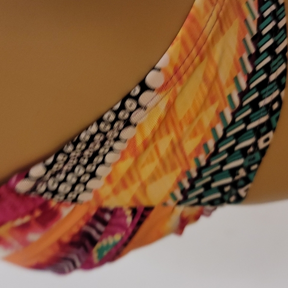 Beautiful & fun muti print color bikini top med - Picture 6 of 8